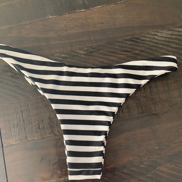 MIKOH Swim Miyako Bottoms Medium - Picture 2 of 3